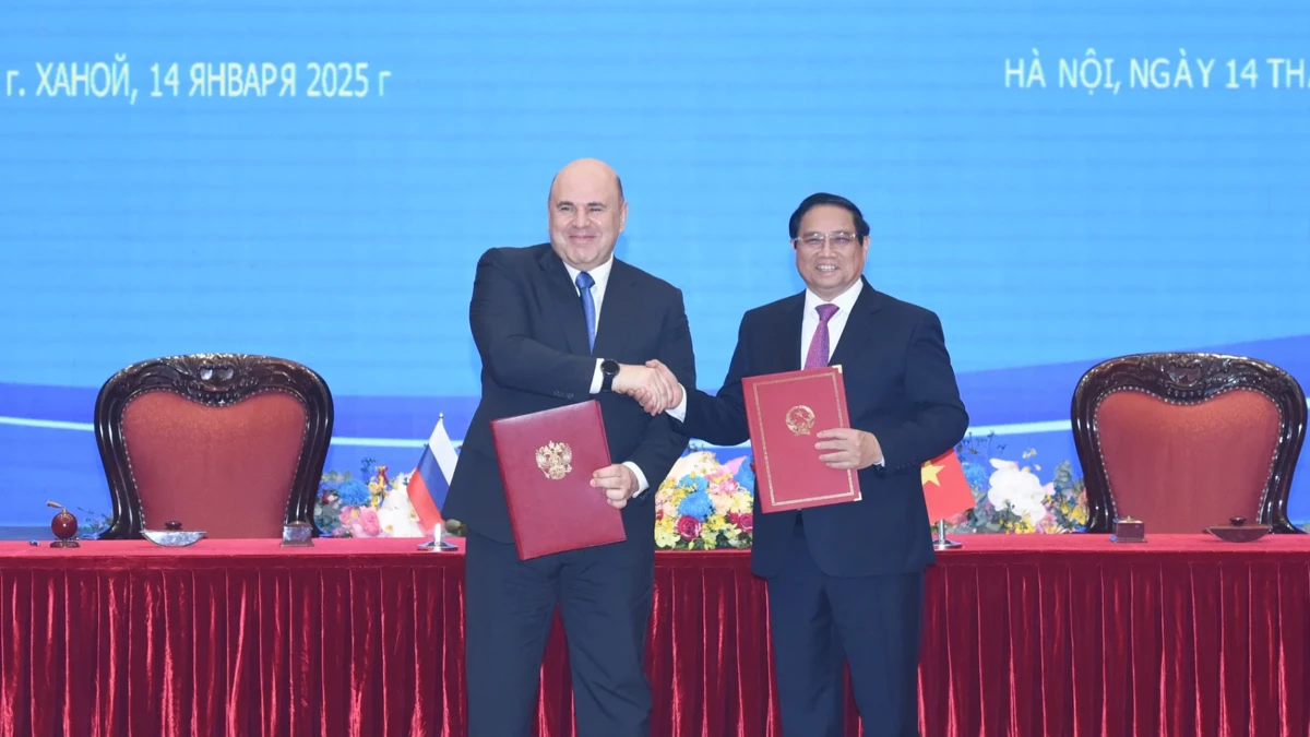 Thủ tướng Phạm Minh Chính và Thủ tướng Nga Mikhail Vladimirovich Mishustin ký Thông cáo chung về kết quả chuyến thăm chính thức Việt Nam của Thủ tướng Chính phủ Liên bang Nga Mikhail Vladimirovich Mishustin, ngày 14/1/2025. (Ảnh: Báo Nhân Dân)