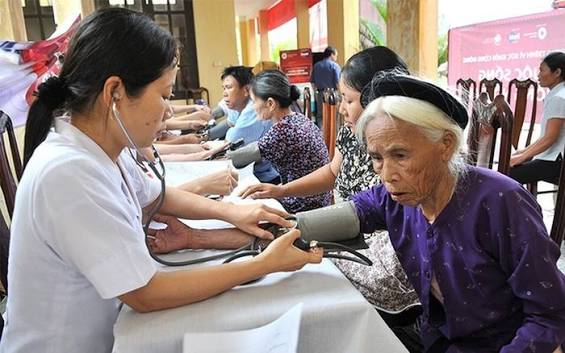 Người từ 60 tuổi ở Hà Nội được hỗ trợ 100% mức đóng bảo hiểm y tế từ ngày 1-7