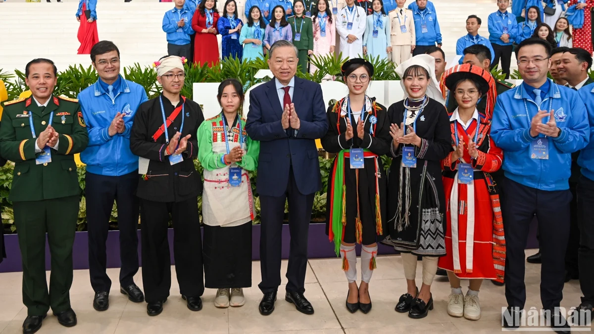 Tổng Bí thư Tô Lâm với các đại biểu dự Đại hội Liên hiệp thanh niên Việt Nam lần thứ IX.